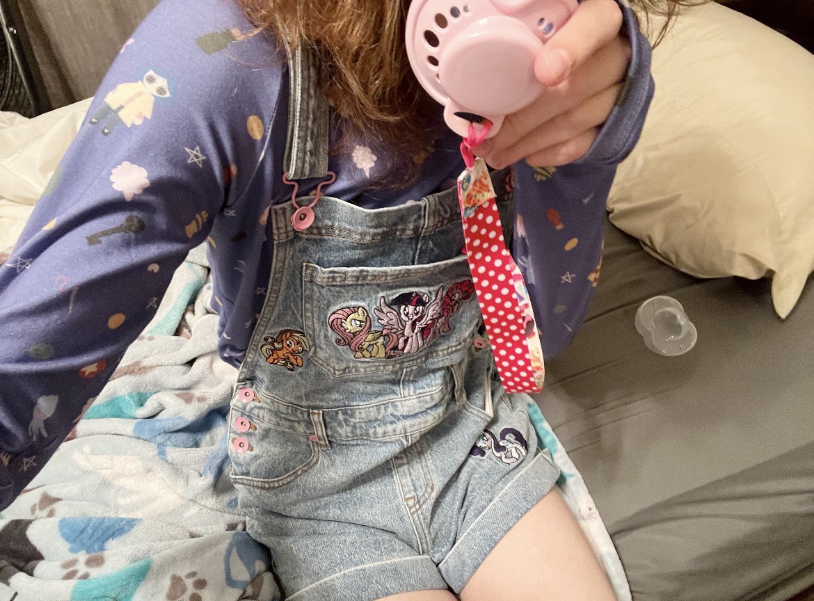 Callie 🌻🍼 tweet media