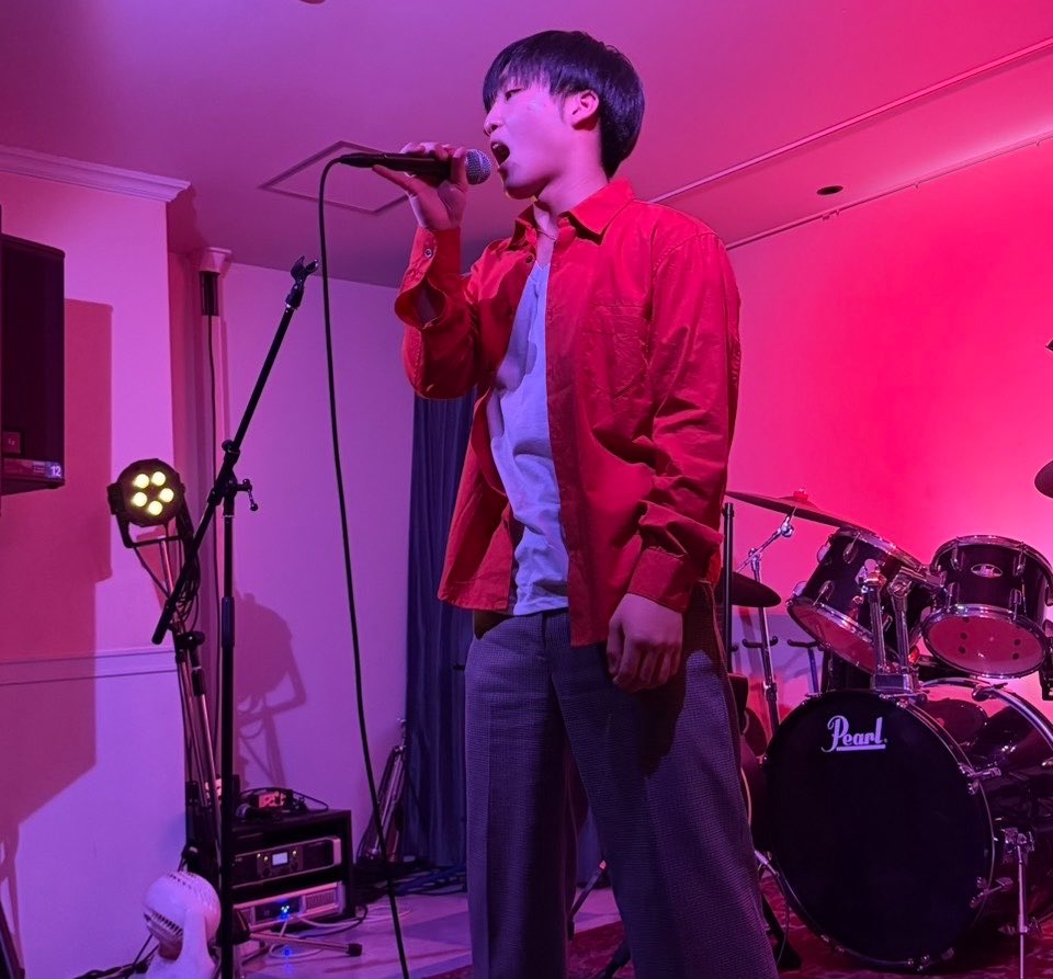 Shinma_official's tweet photo. アクアリウムさん2回目の出演となりました。
今回もありがとうございました。
セトリ
コブクロ/桜
TUBE/いまさらサーフサイド
サザン/ごめんね母さん
ASKA/心に花の咲く方へ
玉置浩二/ファンファーレ
やればやるほど課題が出てきて嬉しいです。
#アクアリウム #ライブ #Shinma https://t.co/bQXkwr0TLB