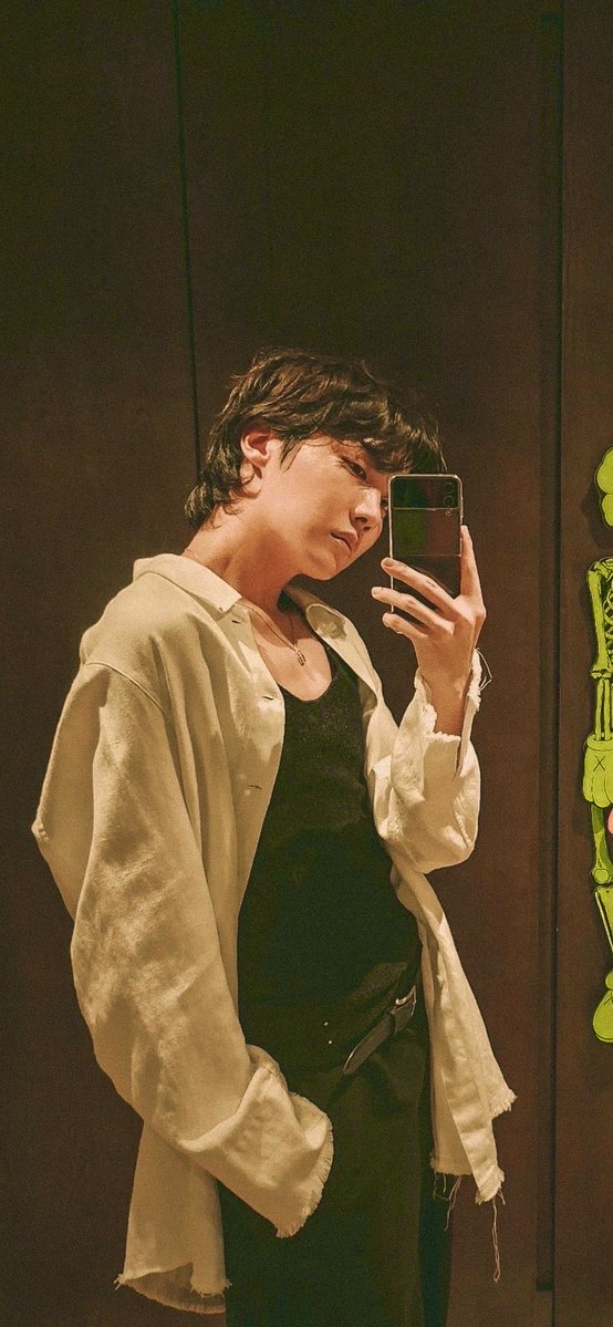 kelly in hope world” tweet media