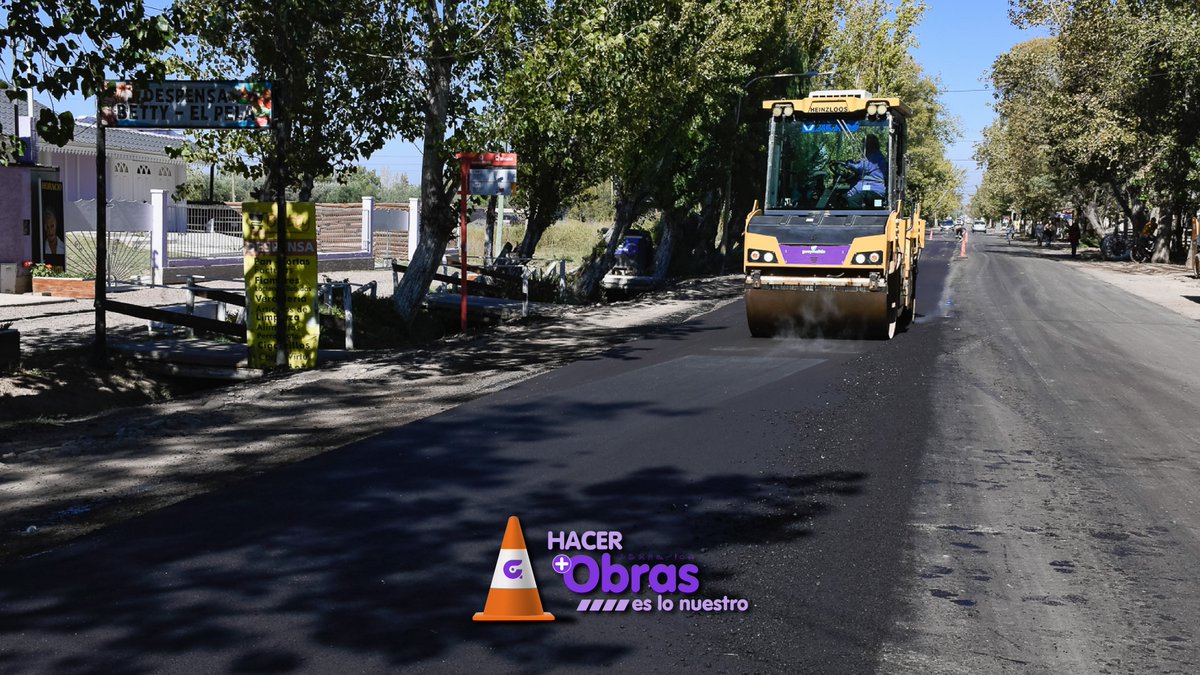 MuniGuaymallen's tweet photo. Seguimos trabajando junto a Vialidad Provincial en el asfaltado de calle Buenos Vecinos 🚧

La obra mejorará seguridad y circulación en una vía clave para el tránsito urbano y productivo de Guaymallén. https://t.co/A4xkYJm4X1