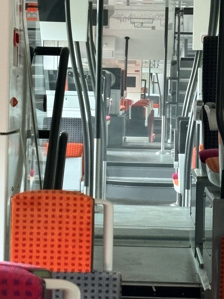 nutty_me's tweet photo. @LIGNER_SNCF https://t.co/qR2gd3VtFB