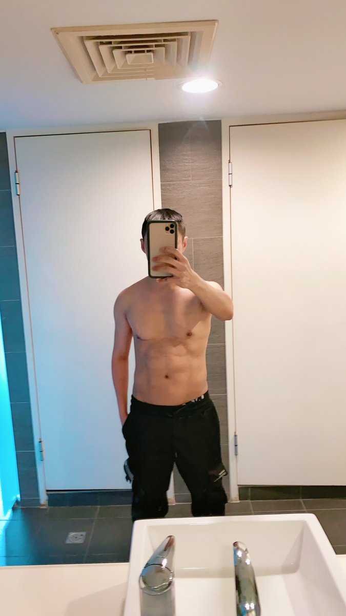 反差很大的弟 tweet media