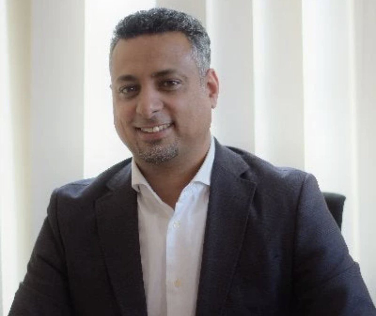 تفاصيل ما حدث لـ #وسام_قائد منذ اختطافه وحتى تصفيته ‼️

بحسب مصادر خاصة:
▪️ مسلحون اعترضوا وسام قائد القائم بأعمال مدير الصندوق الاجتماعي للتنمية، قرب منزله في منطقة "إنماء" السكنية؛ وقاموا بتقييده ونقله على متن سيارة تابعة لهم، فيما تولي أحد المسلحين قيادة سيارته الخاصة حتى