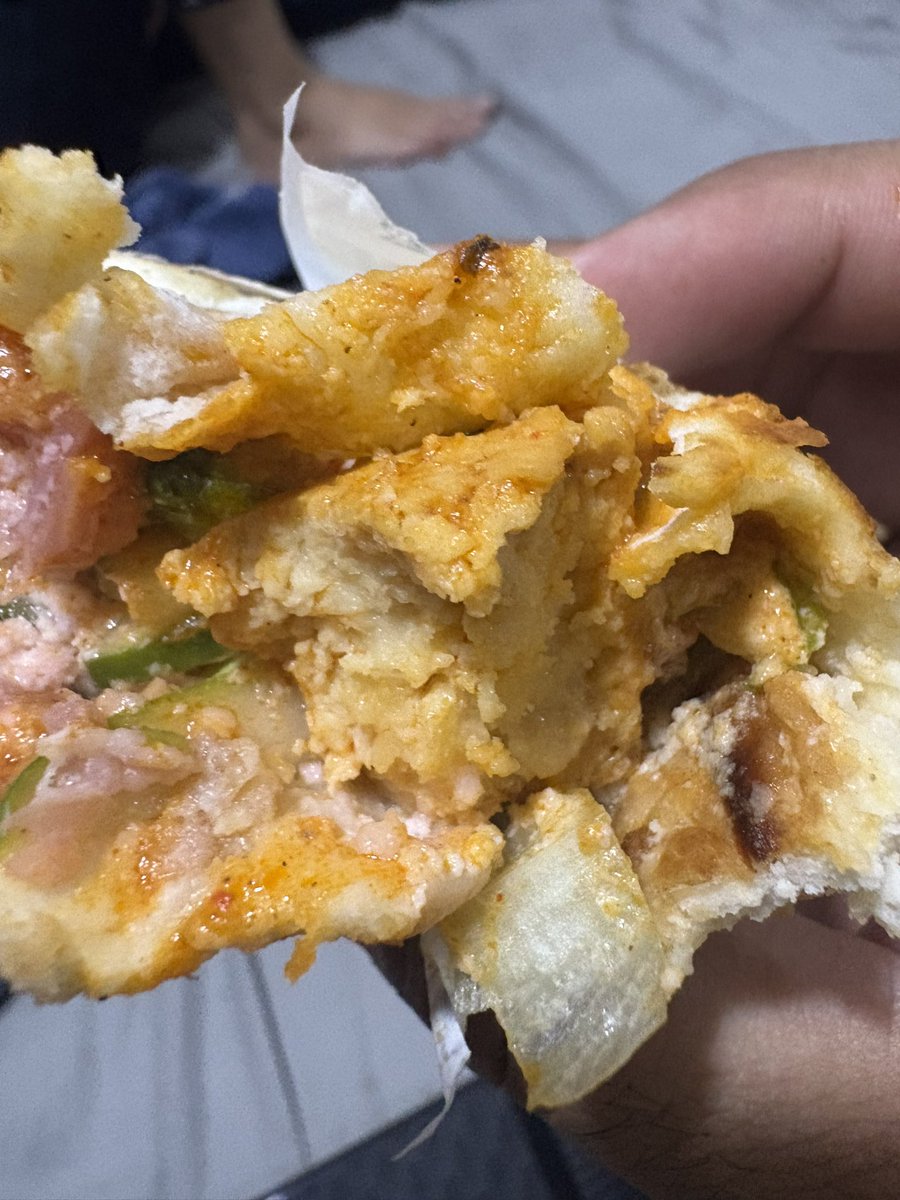 ramanv00's tweet photo. @zomatocare @zomato who is responsible for receiving stale food? You, restaurant or customer? Because as per you chat bot customer is wrong as customer used #zomato to order food! https://t.co/uKvbvGRfDQ