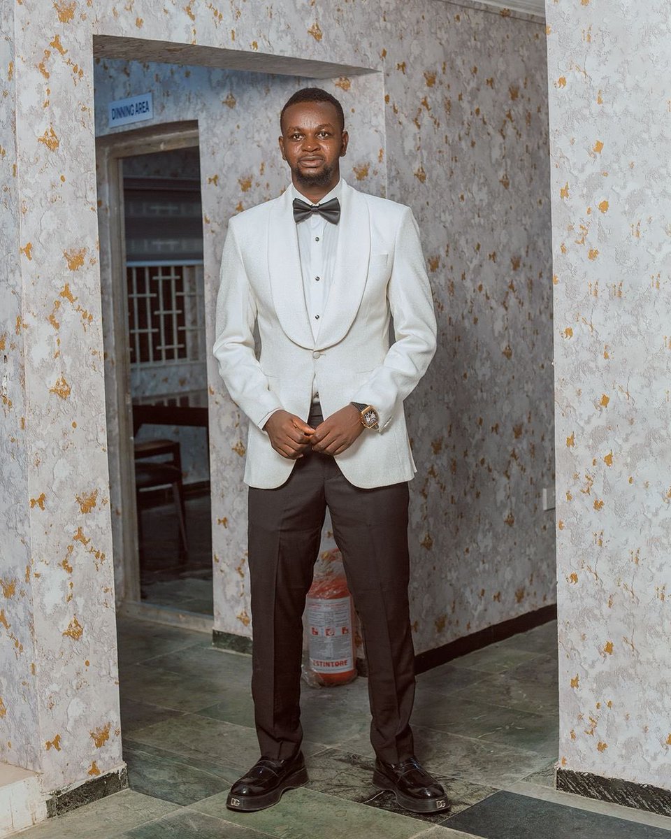Superbuchi5's tweet photo. @ruffydfire Buchified we craft modern design for modern men thorough our bespoke service in suit, shirts, kaftan/ senator, Agbada, dashiki .
Location: Lagos, worldwide shipping 
WhatsApp or call : +2348173208604 https://t.co/POy3CZ2I3p