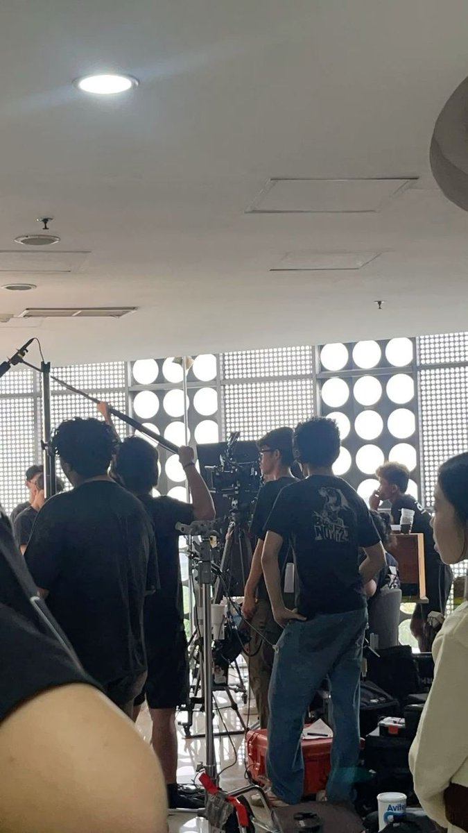 Kunal_vsnv's tweet image. Film school doesn’t just teach you how to shoot a film—it teaches you how to see the world differently. 🎬
Every frame becomes a story, every sound a feeling, every cut a decision.
#FilmSchool #Filmmaking #Cinema #Storytelling #CreativeJourney