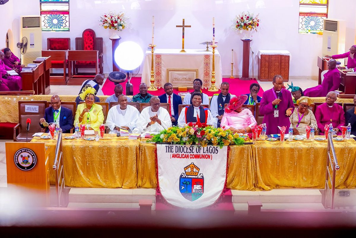 thekohmmunity's tweet photo. Today, Dr. @drobafemihamzat joined H.E @jidesanwoolu at the opening service of the 36th Annual Synod of the Diocese of Lagos (Anglican Communion), showing his commitment to religious harmony and a secular Lagos 

#KOH2027 https://t.co/jB6j5IJISN