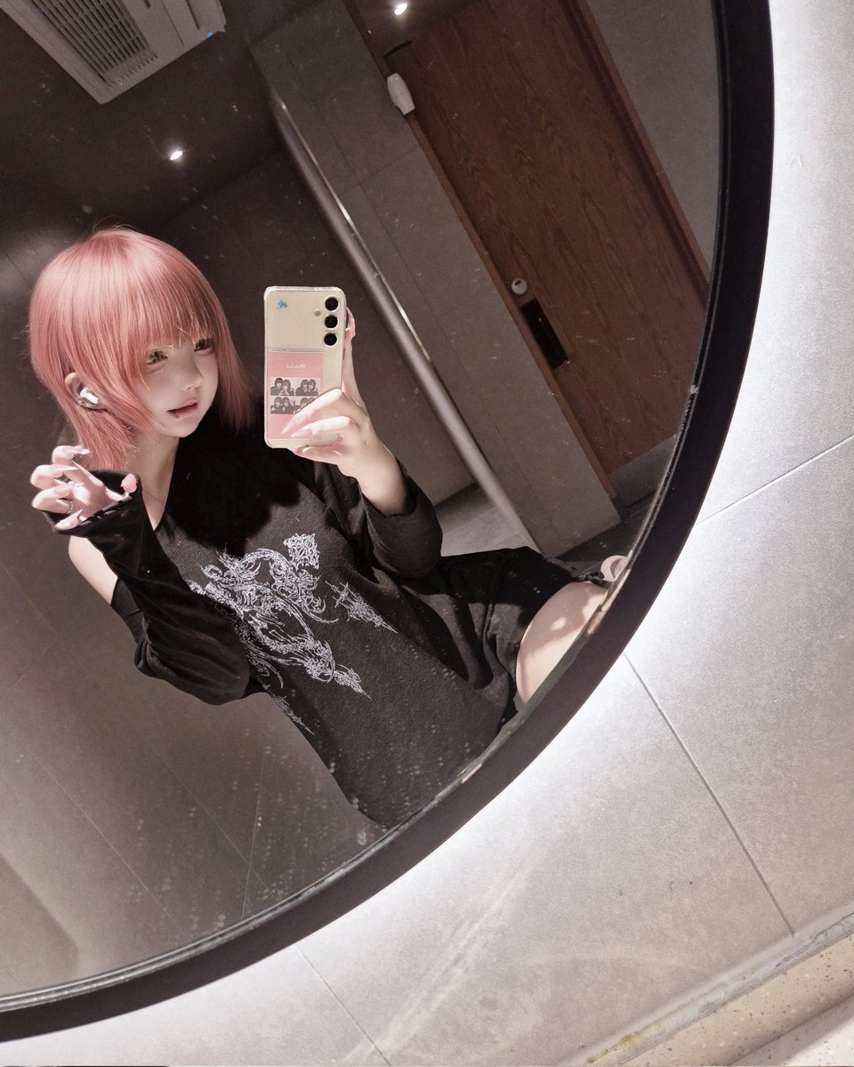 ゆあ tweet media