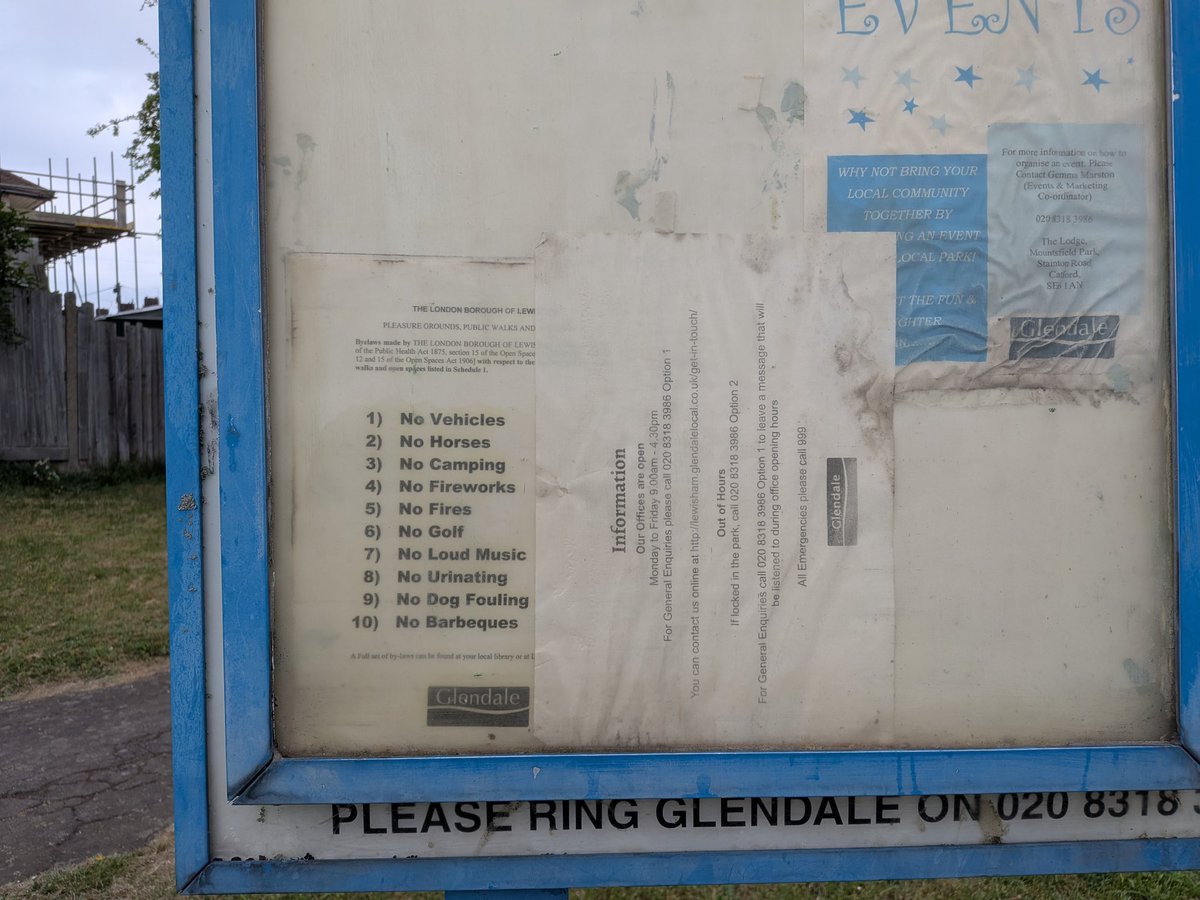 OurBellGreen's tweet image. Abandoned Notice Board. Apparently Lewisham Council are very proud of their 'award winning' parks. The ones they spent all the money on... #bellinghamplaypark #glendale #lewishamcouncil #deprivation #neglect