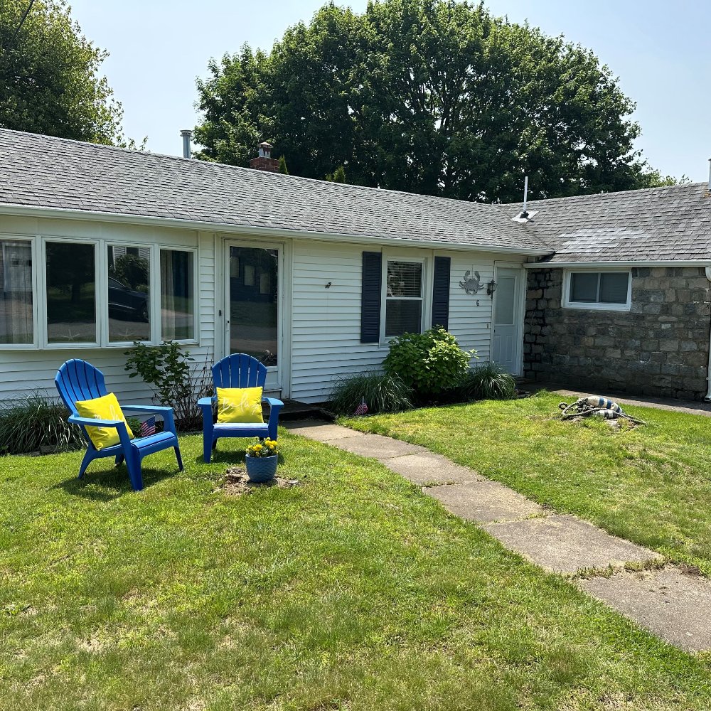 MunroeTeam's tweet photo. 6 Frances Ave., Narragansett, RI $2500 PER WEEK
10-minute walk to Scarborough Beach  No booking fees!
3 spacious bedrooms
2 full bathrooms
Central air
New Kitchen
On-site laundry
Off-street parking 
Outdoor shower
Pets allowed
 Call 401-789-9396 to reserve your week! https://t.co/aL0S8JlsAC