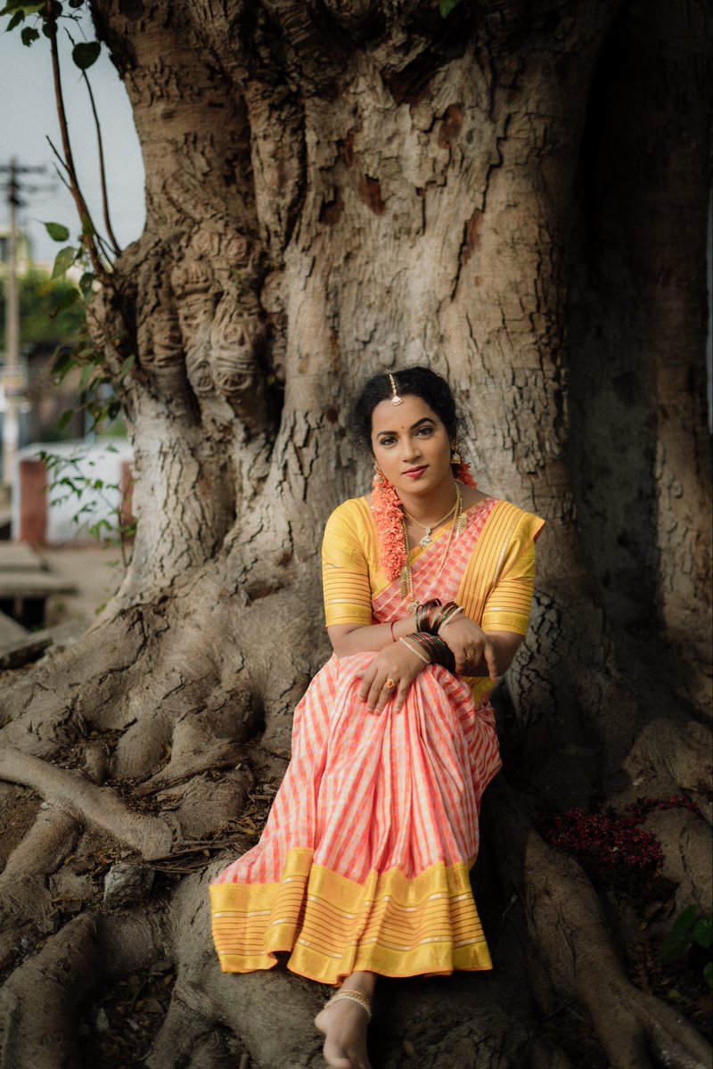 Nivedita_5's tweet image. Yepudiyo final ah fav look oda pics upload panniyachu 😎😁…

Photo eduthathu : @different_banner 
Saree from : @kanchivmlsilkstamil 
Makeup panunathu : @abis_makeovers 

#90s #look #saree #love #happy