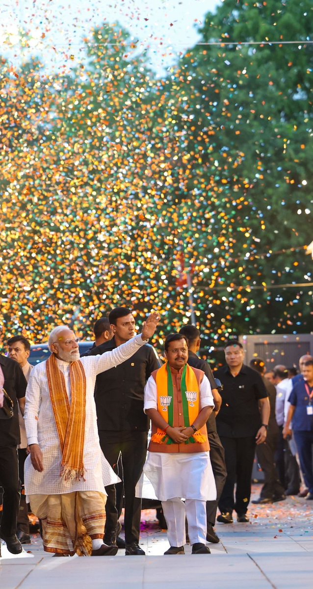 Narendra Modi tweet media