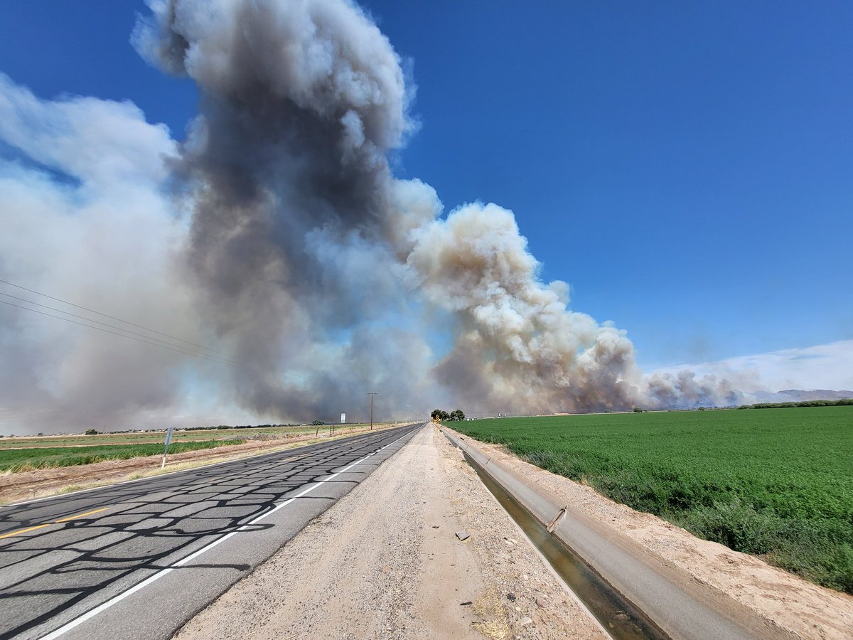 HatMan92's tweet photo. Some photos I took yesterday of the Hazen fire in Buckeye, AZ https://t.co/0XnFp97wyp