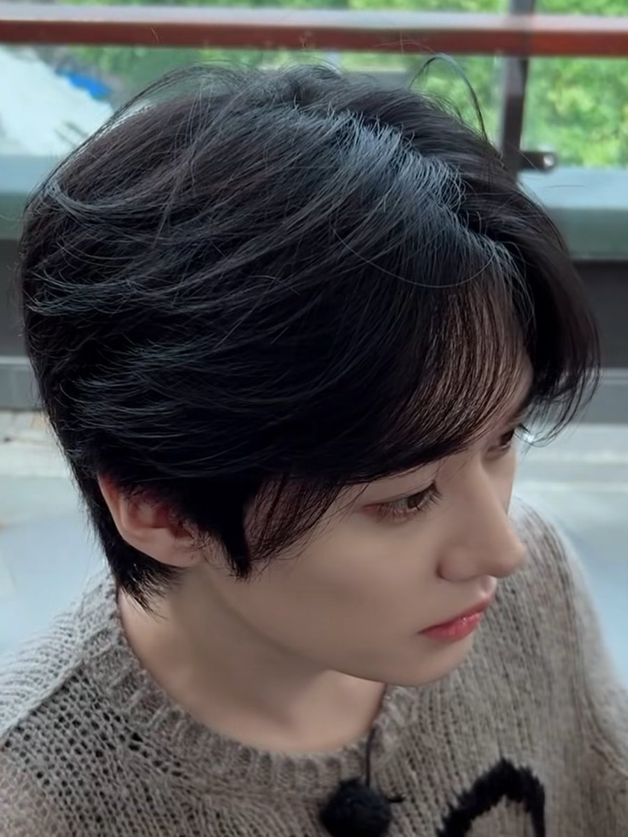 one of my favourite pics of him ever imagine this being your pov 🫩 bangchn can you fight (he can)