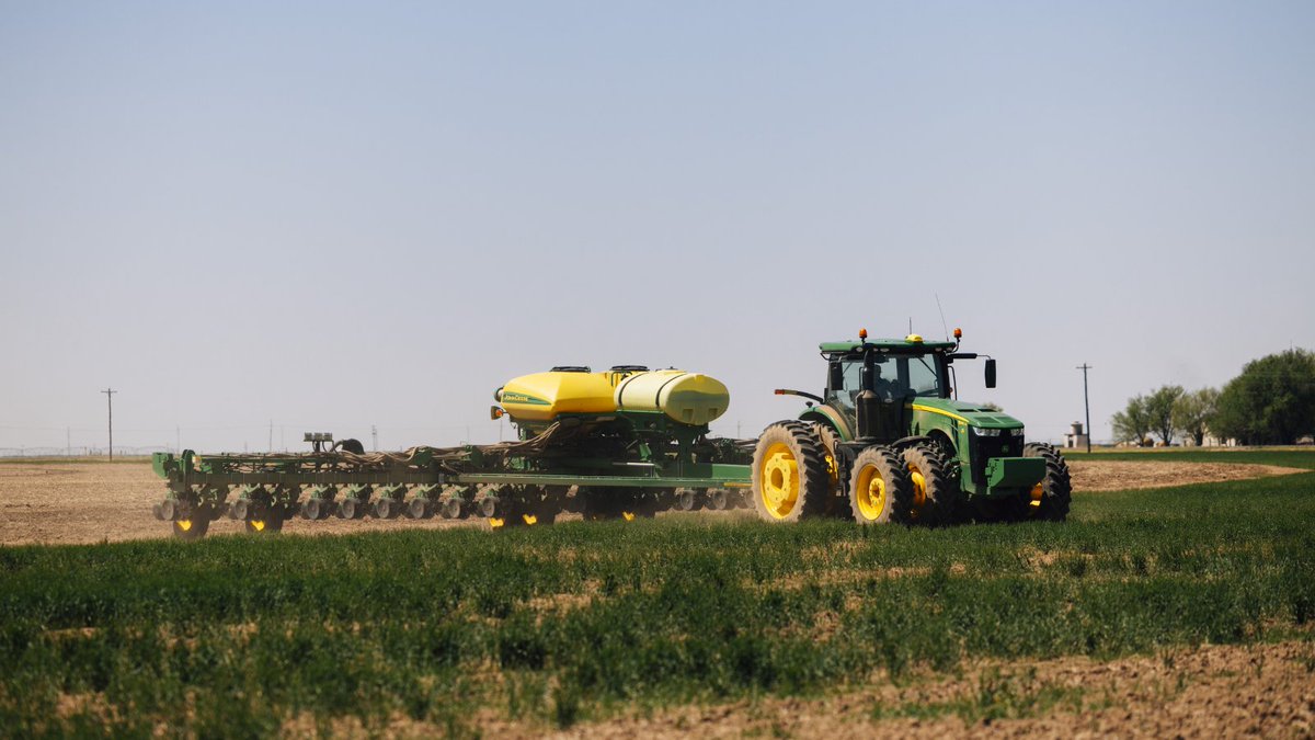 pivotbio's tweet image. Big steps forward in #agriculture come from the decisions that make a difference for growers.

That’s what keeps us showing up when and where it counts, driven by a mission to improve their lives and the health of the planet.

And moments like this one matter.

Pivot Bio