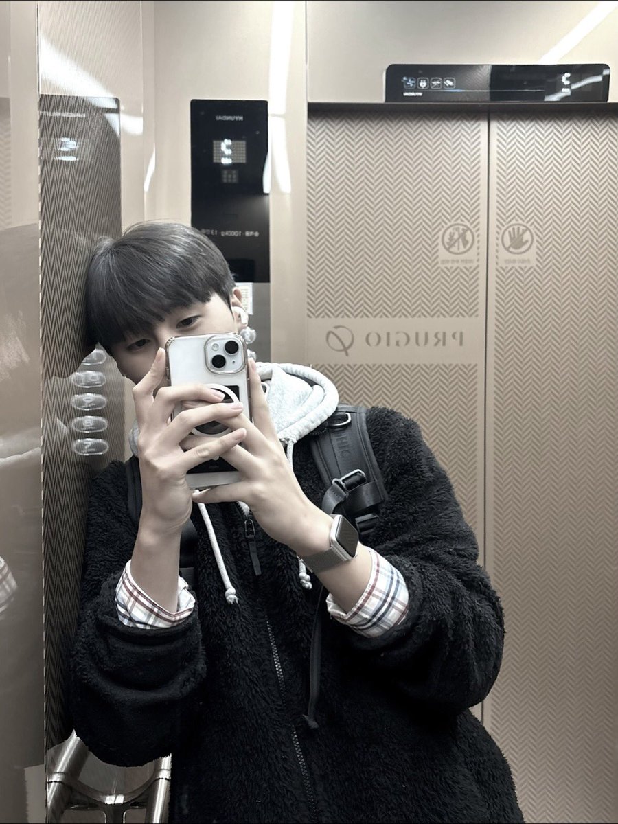 dh tweet media