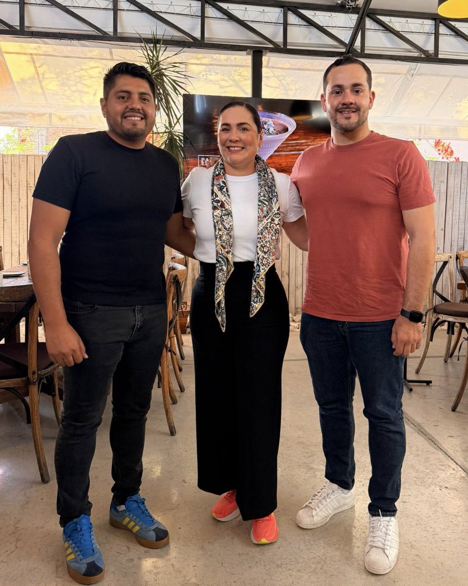 MovCiudadanoMor's tweet photo. Hoy, le damos la bienvenida a Lalo Bahena, que se suma a nuestro Movimiento con ganas de hacer las cosas distinto.

Su liderazgo y compromiso por Puente Ixtla son garantía. 💪🏼🍊

¡Bienvenido a la Familia Naranja, Lalo! https://t.co/wyGPC7UC2t