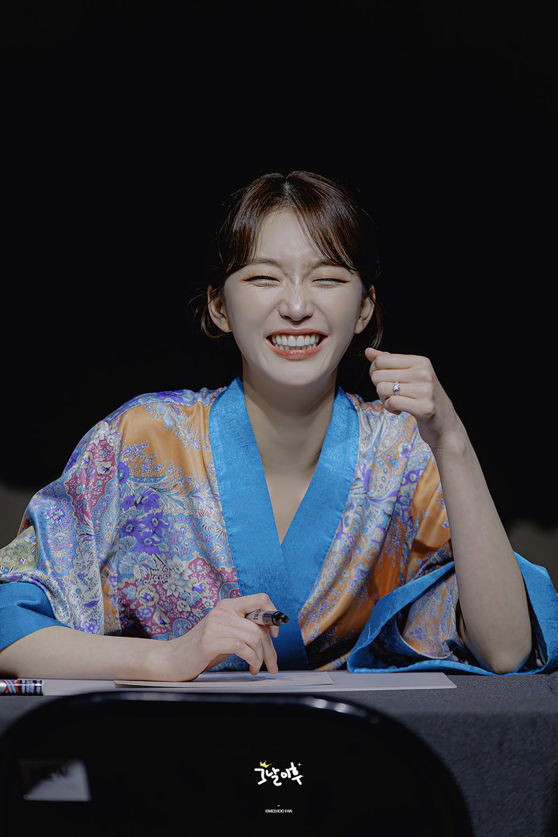 낑,,,낑,,,깽,,,,,,,,
똑같이 자랐어 정말이야
