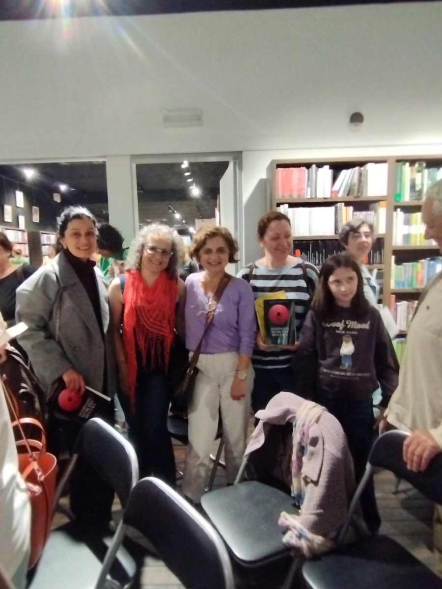 Aleitando142131's tweet photo. Parte do C. L. Afouteza na presentación de Asasinato no muiño do cura, con Arantxa Portabales. O novo espazo Tanco foi un marco perfecto!
#ClubsDeLectura https://t.co/GNFvYYvOt5