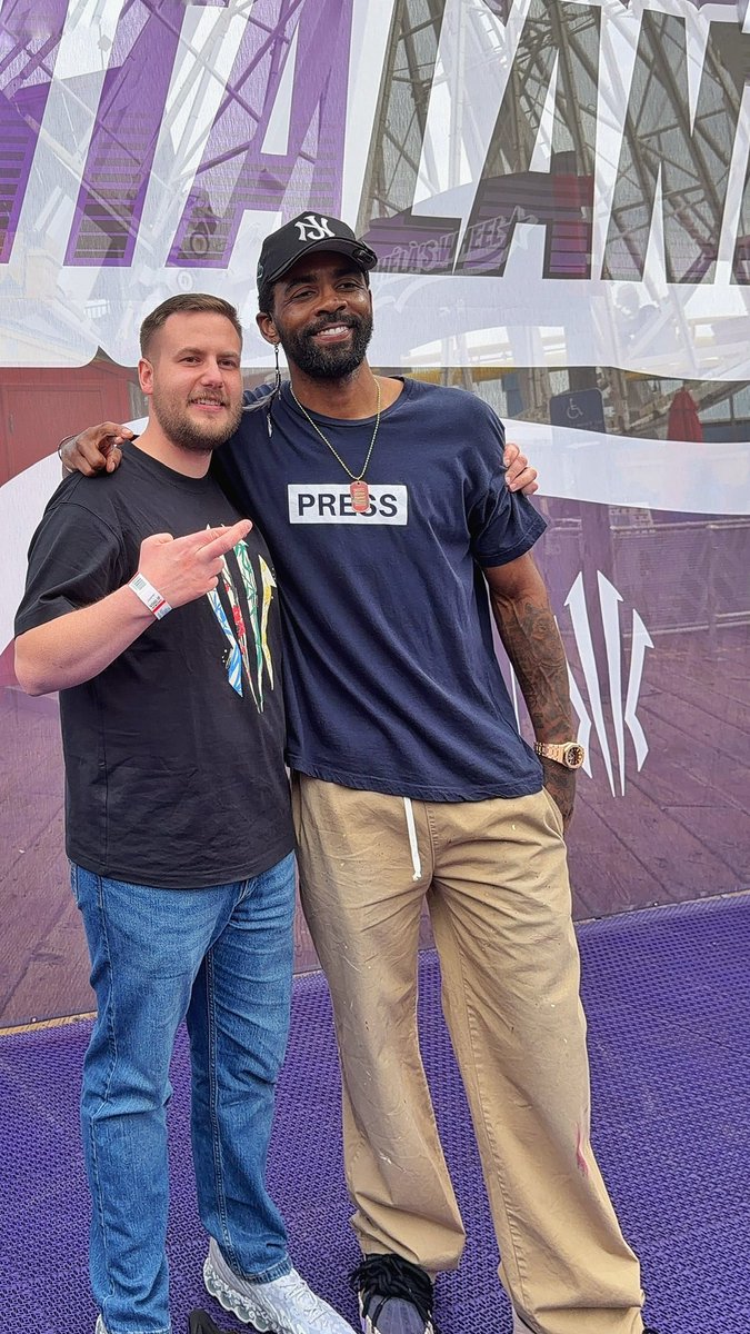 Logan_MFFL's tweet photo. @kyriecenterig I want him to be a Mav For Life 🤞🏼💙 https://t.co/RGNKqePcMm
