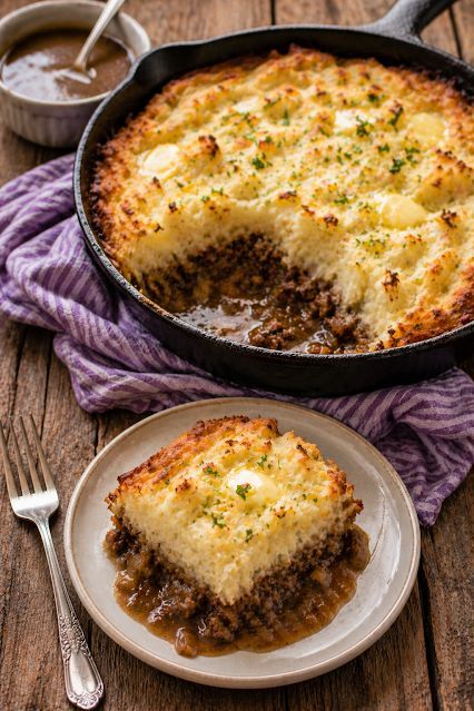 Amelia2325's tweet image. Ground beef, rich gravy, and creamy mashed potatoes—doesn’t get better than this. A comforting, family-friendly weeknight dinner that’s easy to make and always a crowd-pleaser. 
Get the recipe: buff.ly/PVedDzP 
#ComfortFood #Dinner