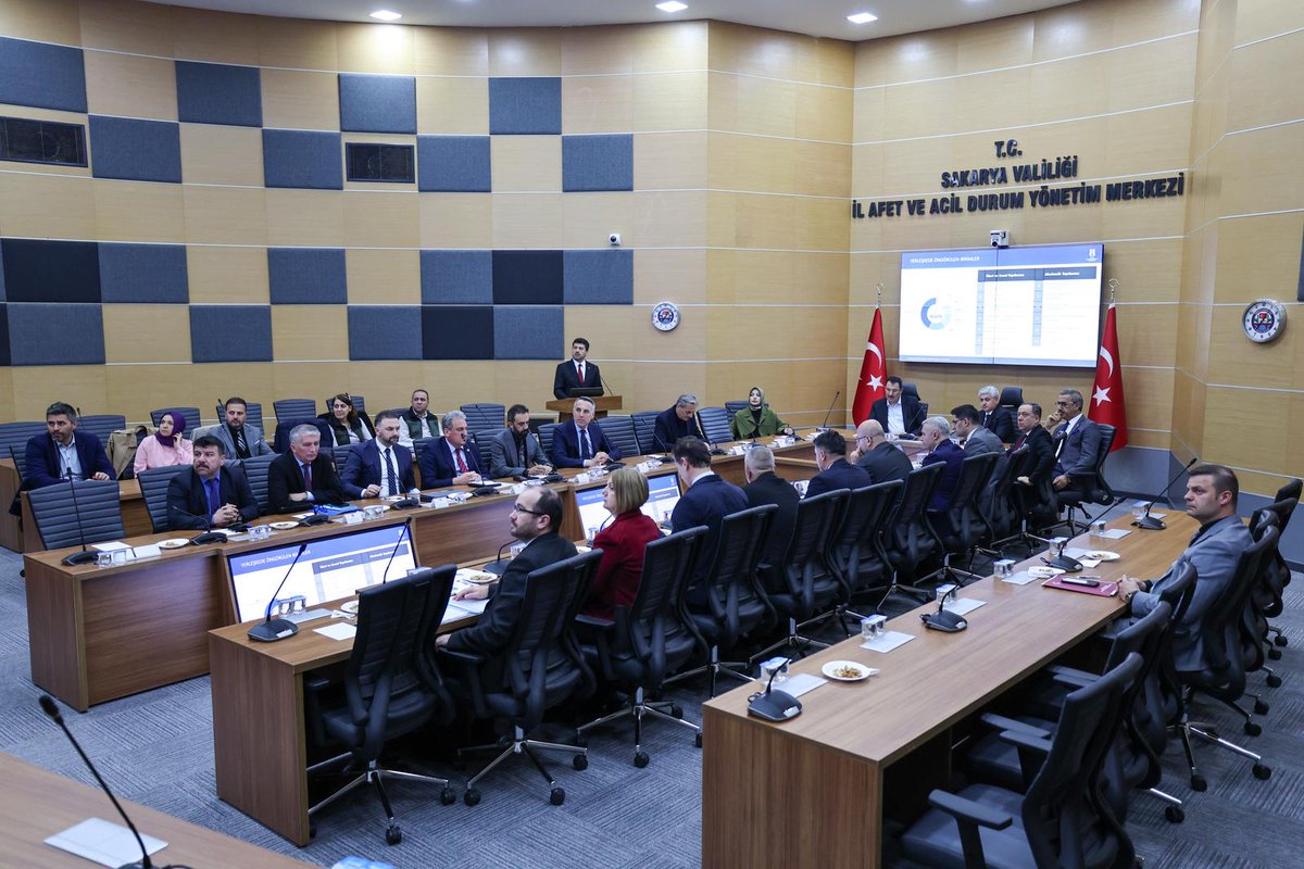 Sakarya Valimiz Rahmi Doğan başkanlığında, AK Parti Genel Başkan Yardımcımız, TBMM KEFEK Başkanımız, Milletvekillerimiz ve Cumhur İttifakımızın İl Başkanlarının katılımlarıyla Sakarya Uygulamalı Bilimler Üniversitesi merkez kampüs alanını belirleyen imzaları attık.

SUBÜ’nün yeni