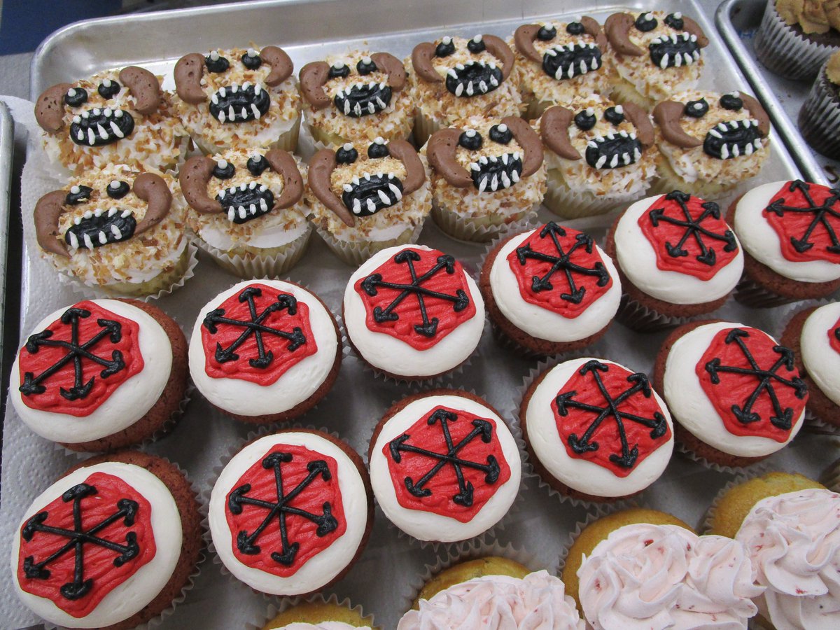 thecupcakedoc's tweet image. Monday flavors: She's No Shortcake (Princess Leia Strawberry), Yoda Mint, Peanut Vader Chocolate, Pina Cowampa, Death Star Cookies &amp;amp; Cream, Sith Velvet, R2V2 (Vanilla), Peak Stormtroopers, Choc-bacca, Spiked Coffee, South Carolina, Peach, Choco-Strawberry, &amp;amp;S'more #cupcakes!