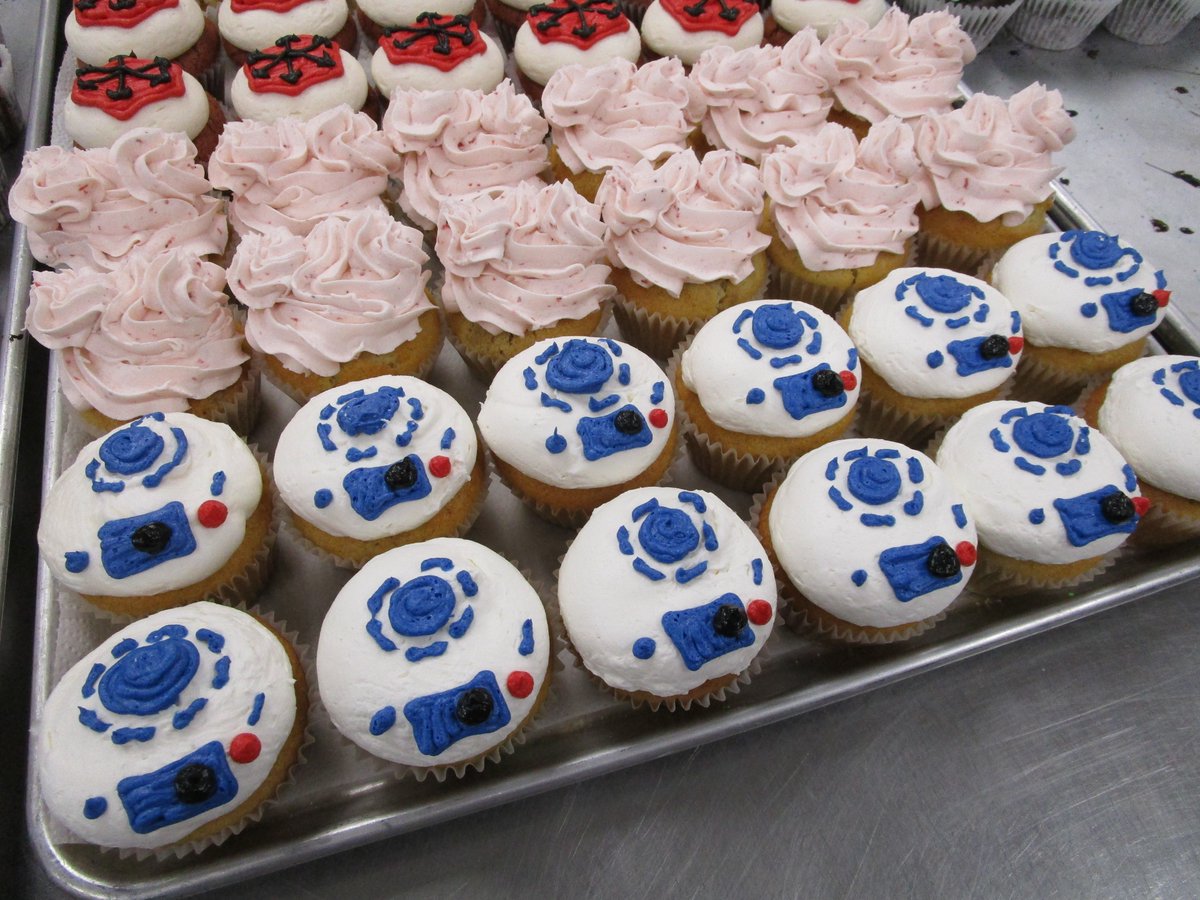 thecupcakedoc's tweet image. Monday flavors: She's No Shortcake (Princess Leia Strawberry), Yoda Mint, Peanut Vader Chocolate, Pina Cowampa, Death Star Cookies &amp;amp; Cream, Sith Velvet, R2V2 (Vanilla), Peak Stormtroopers, Choc-bacca, Spiked Coffee, South Carolina, Peach, Choco-Strawberry, &amp;amp;S'more #cupcakes!