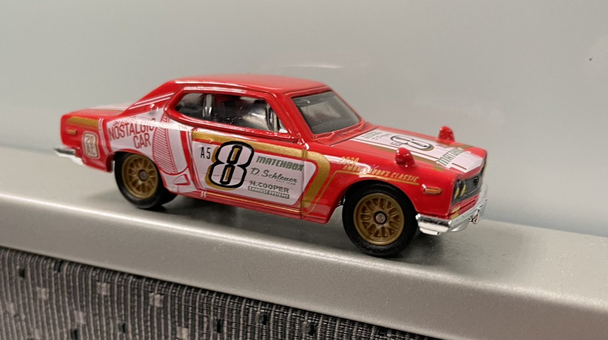 jerryjava's tweet image. Happy Matchbox Monday!

Classic gem and iconic beauty ❤️‍🔥

Matchbox Superfast 1971 Nissan Skyline 2000 GTX in full racing livery. Number 8, gold wheels, and that perfect red glow. 

#Matchbox #マッチボックス #skyline