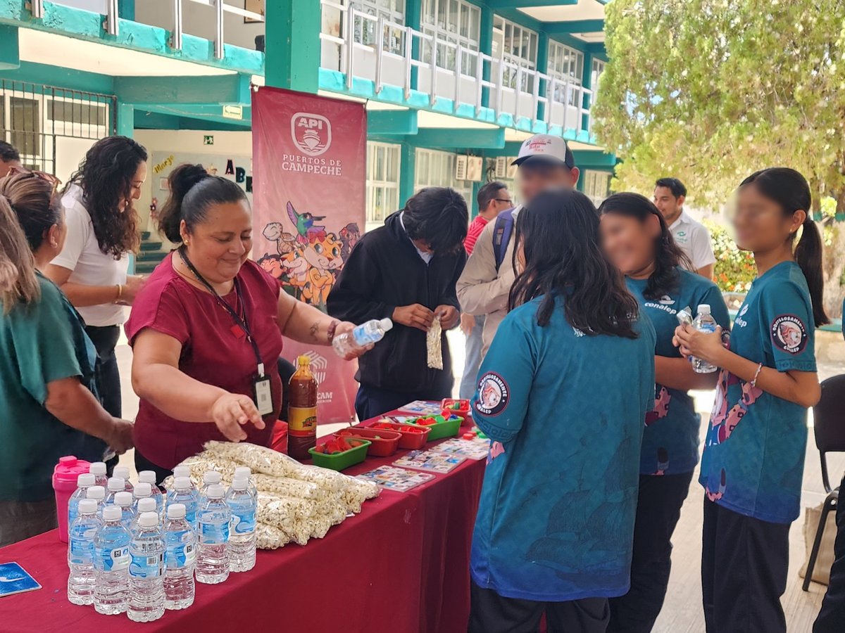 apicampeche's tweet photo. Nos sumamos a la actividad “Estación Prevención del Delito y Participación Ciudadana”, realizada en CONALEP Campeche.

A través de dinámicas como la lotería y el memorama portuario, convivimos con  estudiantes, promoviendo valores y aprendizaje.

#Apicam #Vinculación. https://t.co/KTBn5lwKB3
