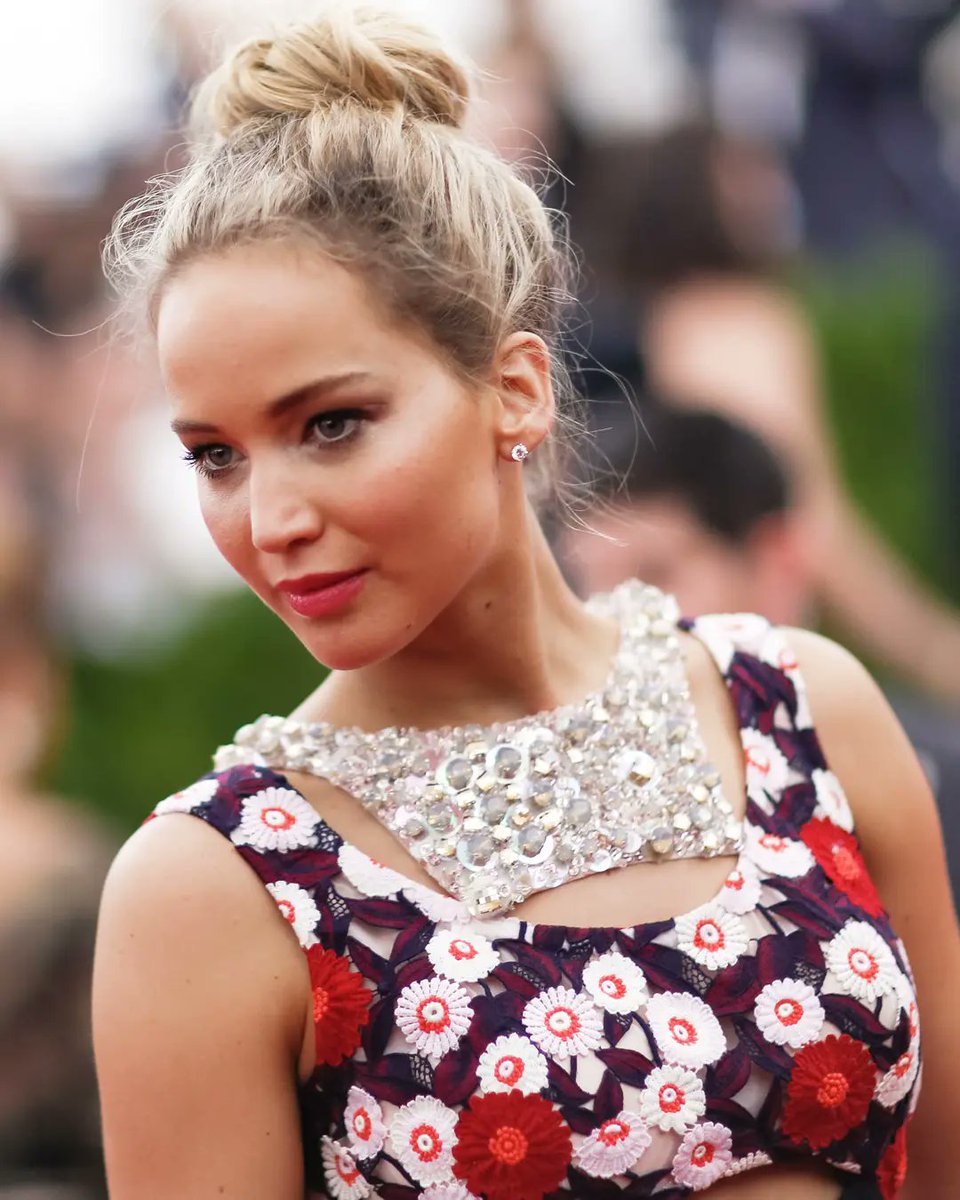 JLawrenceARG's tweet image. ⏮️#throwback Jennifer Lawrence en la Met Gala 2015💃