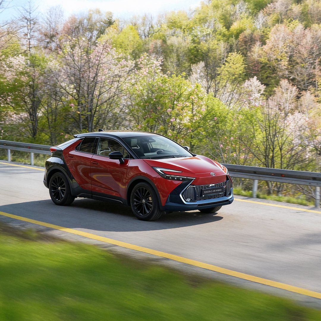 Toyota_Turkiye's tweet image. Güneş açtığı anda Toyota C-HR Hybrid GR SPORT’la kendimizi yollara atış hızımız 😎 #toyota #ToyotaCHRHybrid #GRSPORT