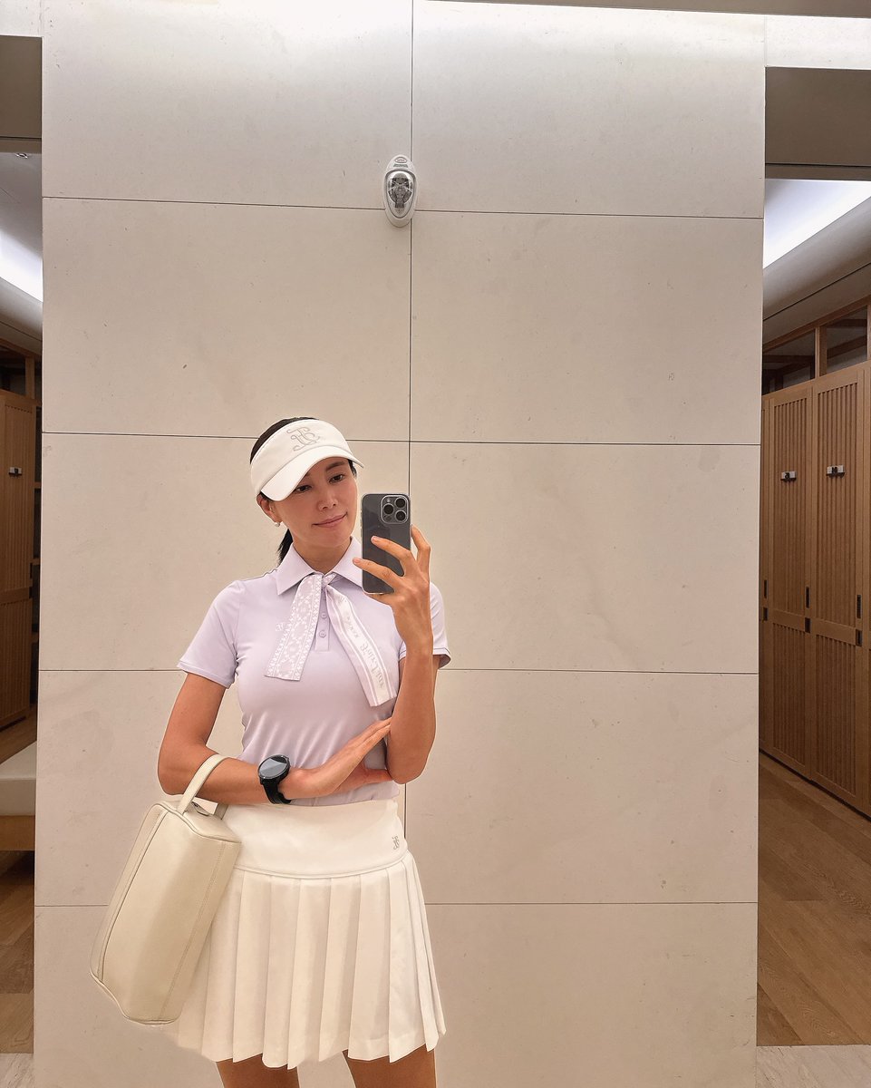 Jennalove_golf's tweet image. Today's golf outfit + post-round treat 🥰

Golf is helping me enjoy this balanced life more and more: Swinging and sweating + Eating well + Loving myself 💜

#GolfGirl #GolfLife #GolfOutfit #DailySharing