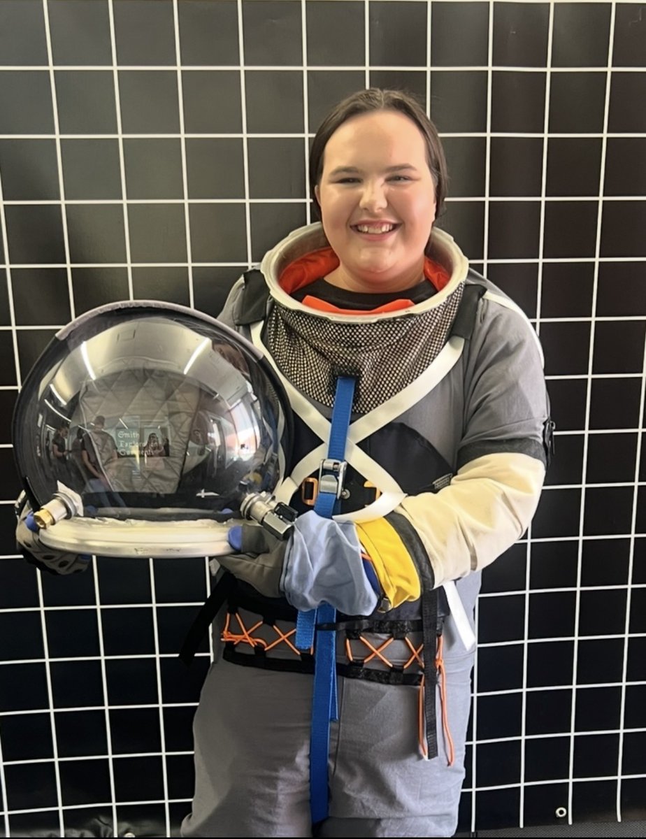 StewardAstro's tweet photo. Emma Vertachnik graduates this spring with not one but three degrees — including her B.S. in Astronomy. As an undergrad, Emma researched the chemistry of star-forming regions and got hands-on experience operating the 21-inch telescope on campus. Read more: https://t.co/Y4qu86gCkC https://t.co/d9m2YIx1Ym