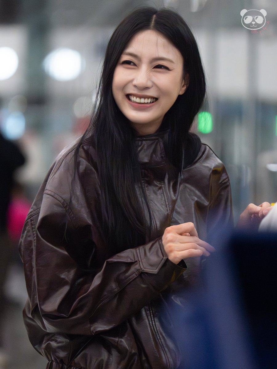 littlepanda0419's tweet photo. 260504     
KUL 출국   
-
@Apinkohy
#에이핑크 #apink #hayoung #하영 #夏榮 https://t.co/KNILT9UIu7