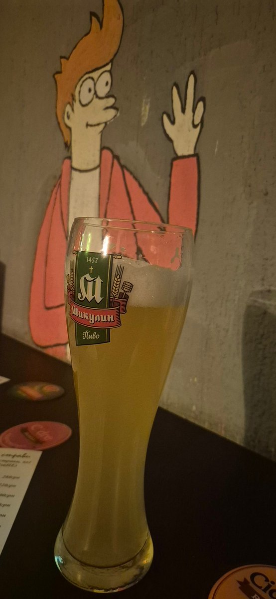 Як давно я хотів пивкааа 🍺
Зараз ще свинячі вушка піднесуть 😋
