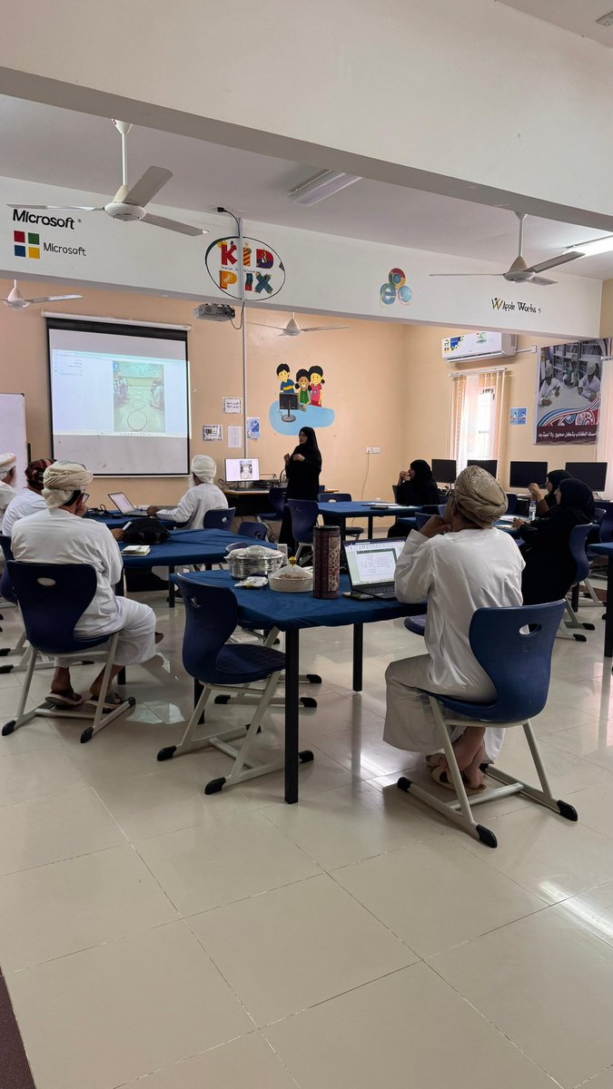 AleradhSchool's tweet photo. زيارة الفريق الإشرافي اللامركزي  لمدرسة  الإرادة اليوم لمتابعة و مناقشة فريق التقويم الذاتي بالمدرسة و ما تم تنفيذه من إجراءات مقترحة و توصيات.
#تعليمية_شمال_الشرقية 
#تعلم_مستدام https://t.co/7NabjN67zu