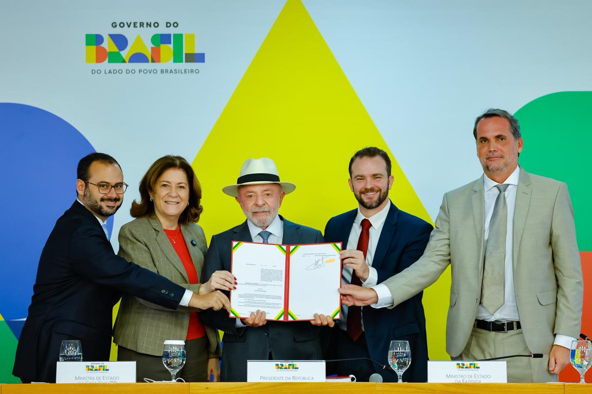 Lula tweet media
