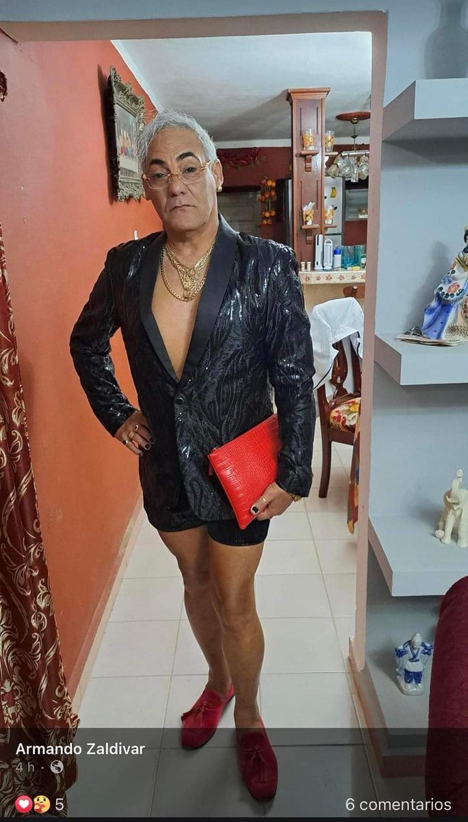 EZMO_7's tweet photo. Como ven el oufis de mi amigue @Albatroz_X para ir a ver El Diablo viste a la moda 2? Si trae o que se regrese a vender semillas? https://t.co/GXkHQjo5wY