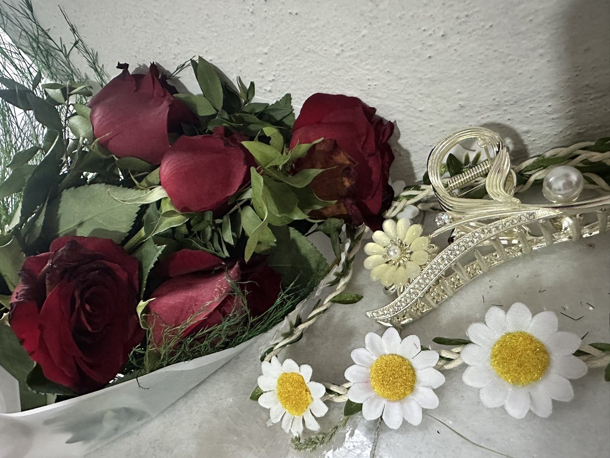 eminaaado's tweet photo. Dîsa tû 🌻 https://t.co/xYB7CTbH6N