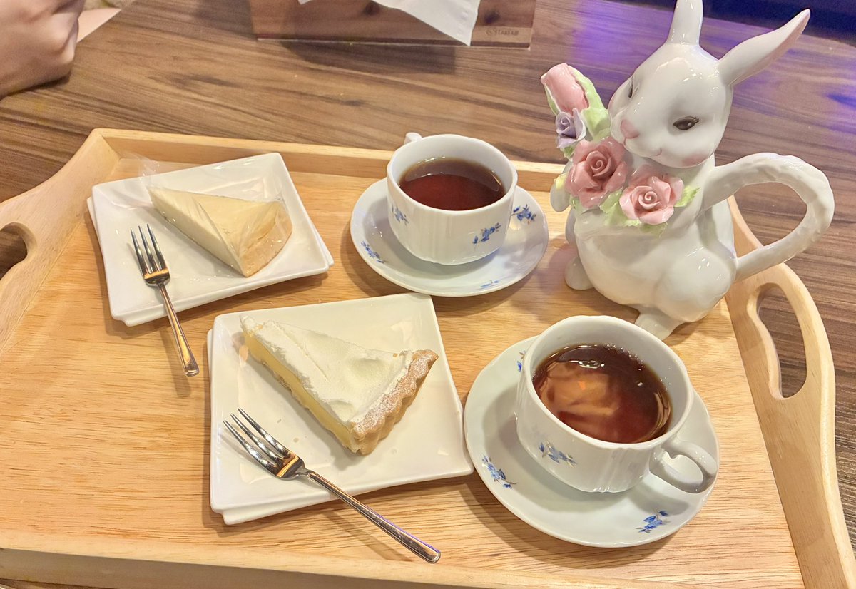 フランス🇫🇷の方が作ってる本場？「N.Y チーズケーキ」と「レモン・シトロンタルト」

レモン・シトロンが軽いテイストで美味しい

深夜に食べちゃったけど充足感がすごい
もうずっと休日であって欲しい…