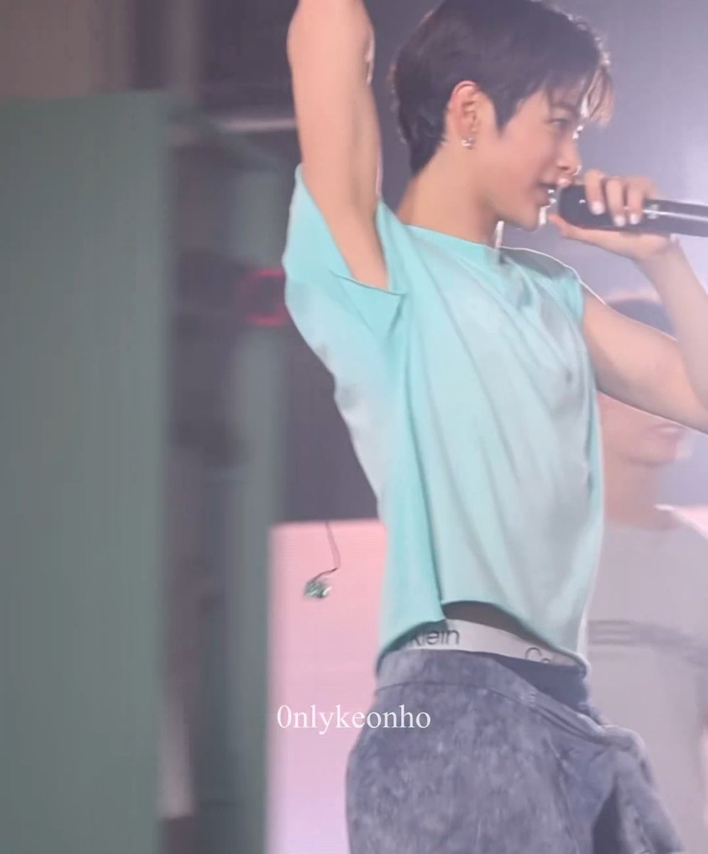 562stars's tweet photo. the waist and the belt https://t.co/J1Jp2rUd3R