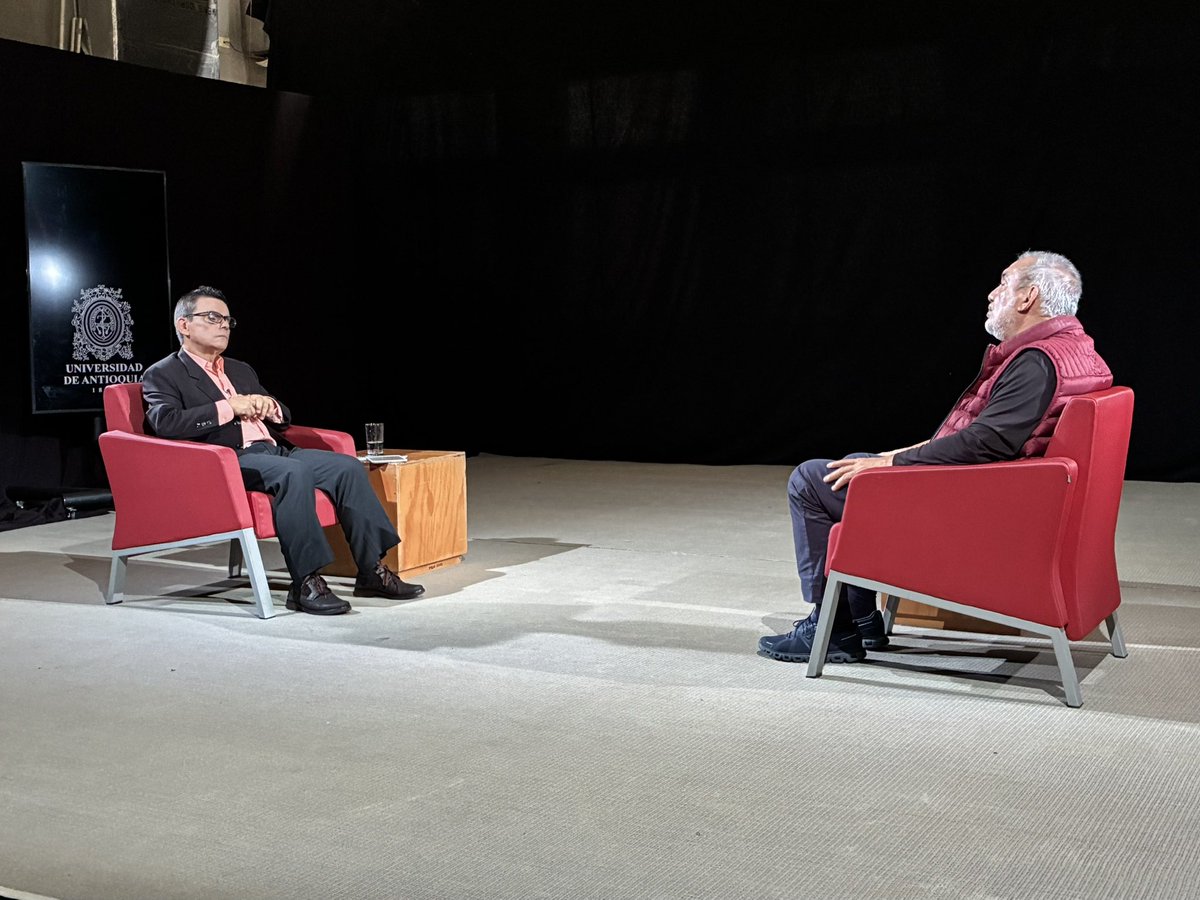 forjandofuturos's tweet photo. 🔴 #EnMedios Estuvimos en el programa institucional de la @UdeA conversando sobre restitución de tierras, la violencia contra personas defensoras de derechos humanos y cómo estos temas se conectan directamente en el contexto actual del país. @GerardoVegaMed 

@cooperaciocat
@ACPPasamblea
@acpp_cat