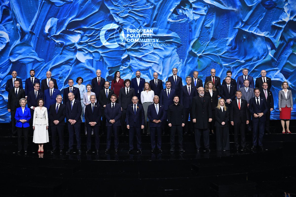 XavierEspot's tweet photo. La 8a Cimera de la Comunitat Política Europea, sota el lema ‘Construint el futur: unitat i estabilitat a Europa’, ha permès activar la necessària cooperació entre els estats europeus en àmbits com la resiliència democràtica, la connectivitat i la seguretat econòmica i energètica. https://t.co/KGnF0BgOzm