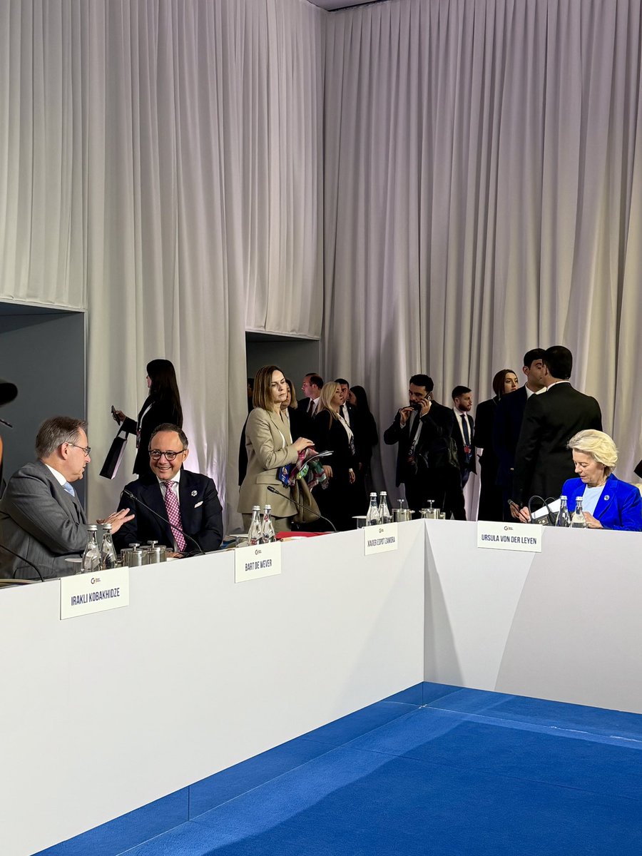XavierEspot's tweet photo. La 8a Cimera de la Comunitat Política Europea, sota el lema ‘Construint el futur: unitat i estabilitat a Europa’, ha permès activar la necessària cooperació entre els estats europeus en àmbits com la resiliència democràtica, la connectivitat i la seguretat econòmica i energètica. https://t.co/KGnF0BgOzm