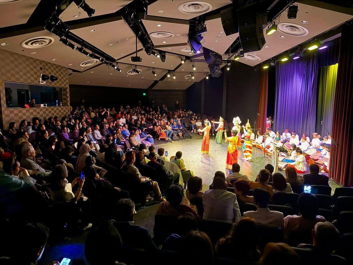 TheEnvoyGlobal's tweet photo. The Consulate General of Myanmar was honored to participate in the AWCLA’s "Rhythms of ASEAN" showcase at @UCLA. #UnityInDiversity #Myanmar #ASEAN2026

Read more at: https://t.co/JZFPDvIv3I https://t.co/7dmYdRqhJe