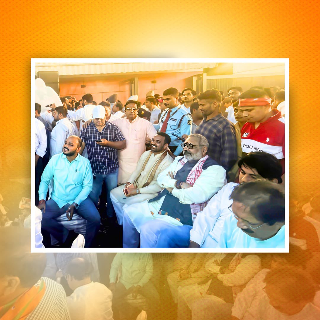 girirajsinghbjp's tweet image. भाजपा की ऐतिहासिक विजय के बाद, जन-जन के प्रिय, यशस्वी प्रधानमंत्री श्री @narendramodi जी का संबोधन सुना।

विजय के इस उत्सव के दौरान कार्यकर्ताओं के साथ बैठकर खुशियाँ साझा कीं। अपनों के बीच रहना और संगठन की सेवा करना ही मेरा परम धर्म है।

#bjp #संगठन #JanSevaHiLakhshya