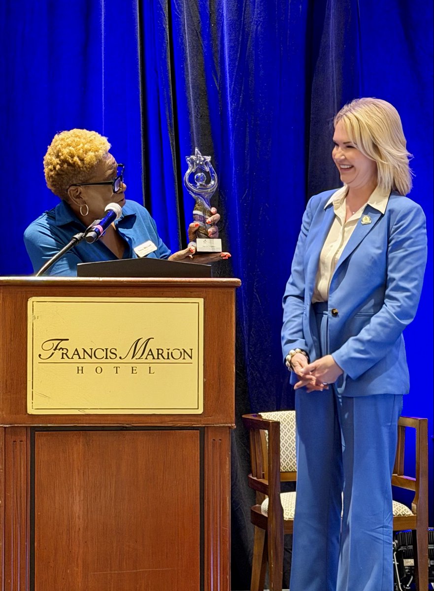 ACSCANKY's tweet photo. CONGRATS Rep @aneigh! She was honored by the Southeastern Colorectal Cancer Consortium for her visionary legislative work to make KY a catalyst for change in the fight to end colorectal cancer in the Southeast! @KYHouseGOP @kyhousedems @KYSenateGOP @KYSenateDems https://t.co/GVTLyWf6KE