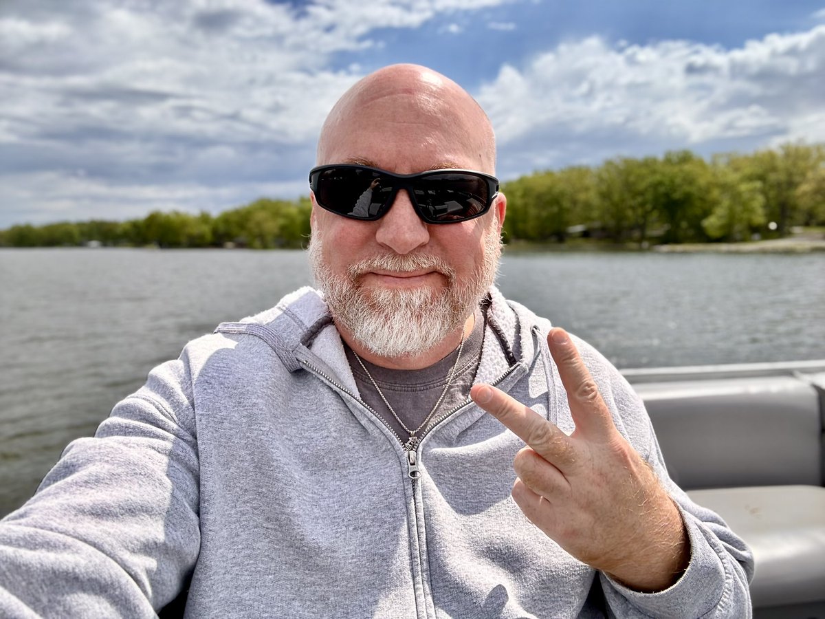 TV_Promo_Dude's tweet image. Boat is out! Who wants to ride? ✌️

#lake #boat #mondaymotivation #selfie #fun