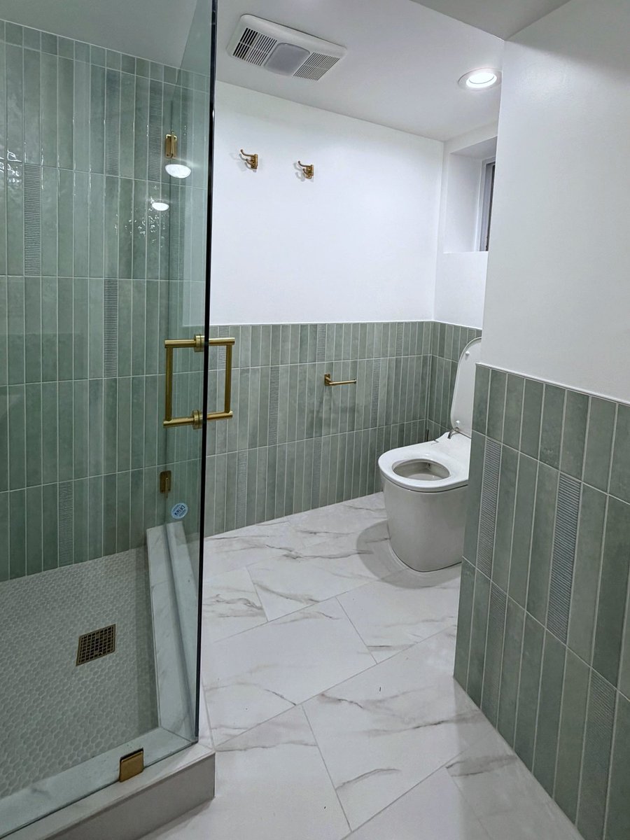 RenovaBuild's tweet photo. 𝗖𝗹𝗲𝗮𝗻. 𝗠𝗼𝗱𝗲𝗿𝗻. 𝗕𝘂𝗶𝗹𝘁 𝗿𝗶𝗴𝗵𝘁.
𝗦𝗺𝗮𝗹𝗹 𝘀𝗽𝗮𝗰𝗲. 𝗕𝗶𝗴 𝗱𝗶𝗳𝗳𝗲𝗿𝗲𝗻𝗰𝗲.
Glass shower, cleaner layout, and a bathroom that finally works the way it should.

📩 Get your estimate
📞 +1 (253) 487-4844

#generalcontractor #homeremodels #bathroom https://t.co/fCyo1hJN0T